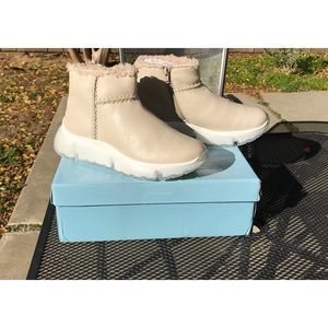 Seychelles Winded Ankle Boots, Size 7.5. New in box.